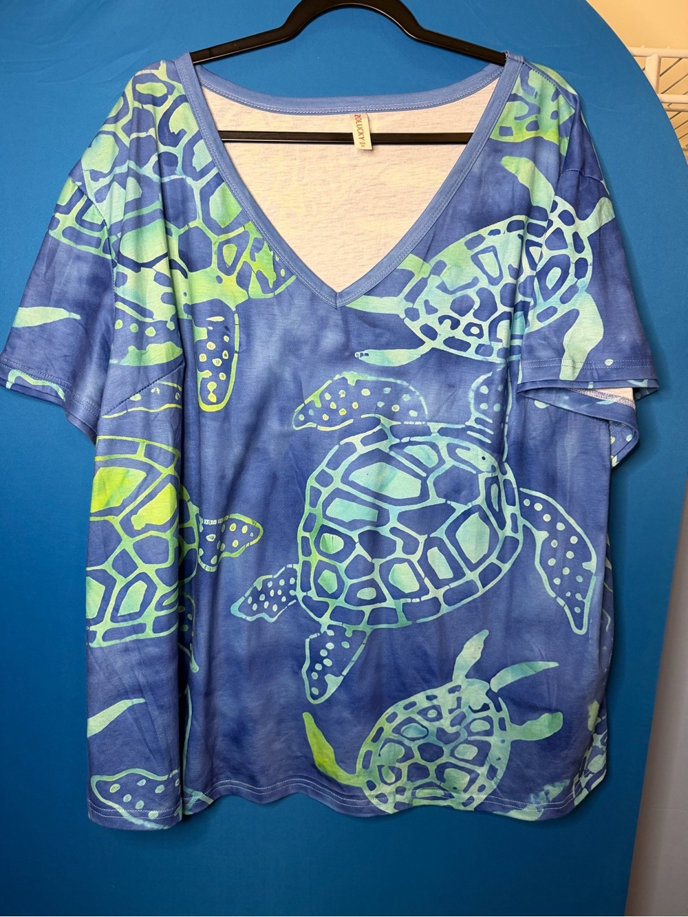 Zolucky | Women’s V-Neck Turtle Print Short Sleeve Tee | Size 2X